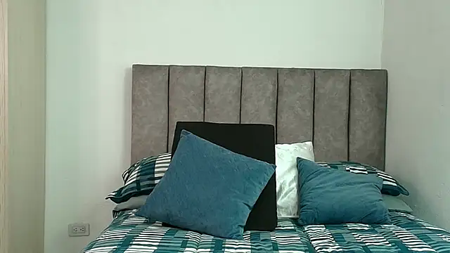 karina lewis  online show from 02-25-26, 04:22