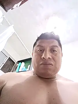 Snapshot of Riatatuil chatting on 10-17-25, 08:39 Riatatuil online show from 10-17-25, 08:39