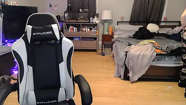 Elliewgfs online show from 12-11-24, 02:41