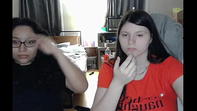 Elliewgfs online show from 03-17-25, 02:08