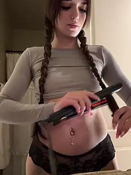 Snapshot of 18petitewhitegirl chatting on 01-16-25, 11:48 18petitewhitegirl online show from 01-16-25, 11:48