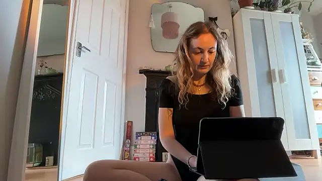 Snapshot of Littlelolo60 chatting on 09-14-25, 08:57 Littlelolo60 online show from 09-14-25, 08:57