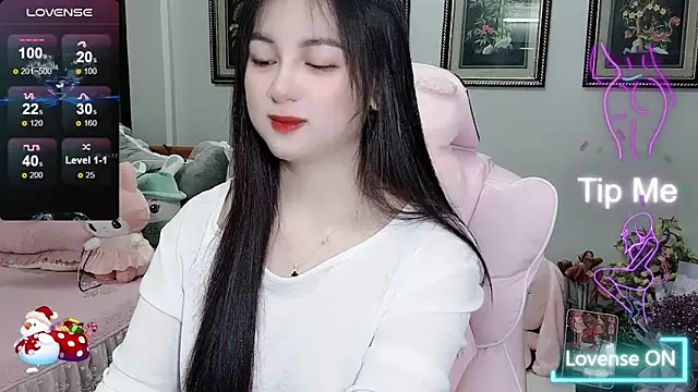 Snapshot of _Nana_20 chatting on 10-14-25, 05:03 Nana 20 online show from 10-14-25, 05:03