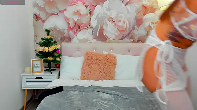 Snapshot of AprilWong chatting on 12-20-25, 06:20 AprilWong online show from 12-20-25, 06:20