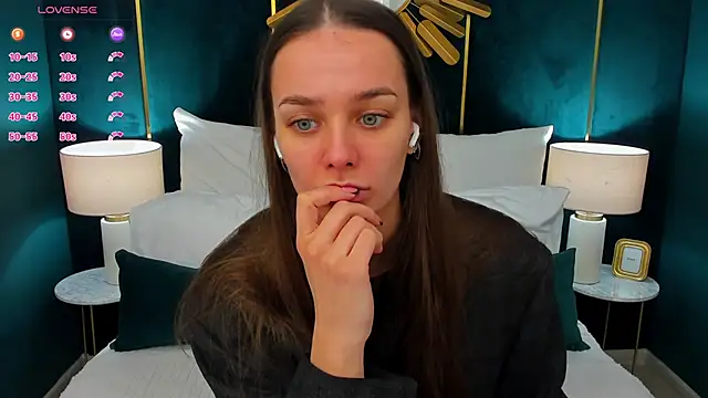 Snapshot of AprilWong chatting on 02-08-26, 06:06 AprilWong online show from 02-08-26, 06:06