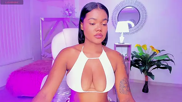 Snapshot of madisson_davon chatting on 12-23-24, 01:56 madisson davon online show from 12-23-24, 01:56