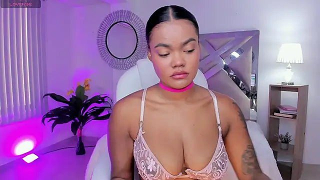 Snapshot of madisson_davon chatting on 01-07-25, 01:35 madisson davon online show from 01-07-25, 01:35