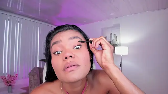 Snapshot of madisson_davon chatting on 01-12-25, 01:37 madisson davon online show from 01-12-25, 01:37