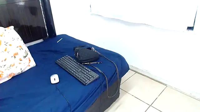 Snapshot of xlover35 chatting on 12-17-24, 01:38 xlover35 online show from 12-17-24, 01:38