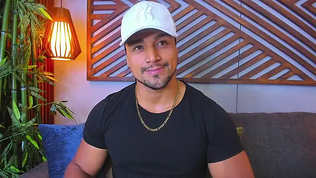 Snapshot of MikeEstevess chatting on 01-24-25, 03:43 MikeEstevess online show from 01-24-25, 03:43