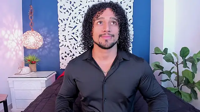 Snapshot of MikeEstevess chatting on 02-08-25, 06:01 MikeEstevess online show from 02-08-25, 06:01