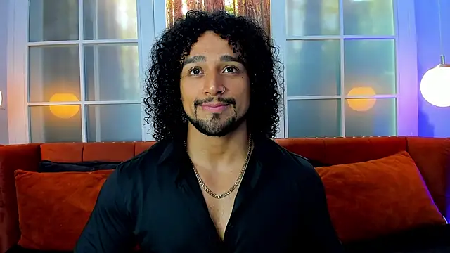 Snapshot of MikeEstevess chatting on 02-08-25, 01:44 MikeEstevess online show from 02-08-25, 01:44