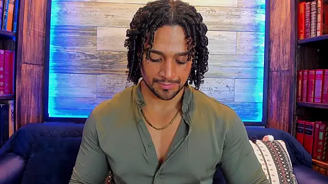 Snapshot of MikeEstevess chatting on 02-16-25, 02:31 MikeEstevess online show from 02-16-25, 02:31