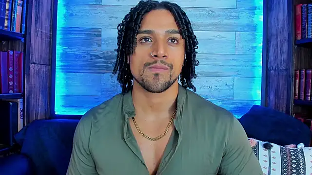 Snapshot of MikeEstevess chatting on 02-16-25, 08:43 MikeEstevess online show from 02-16-25, 08:43