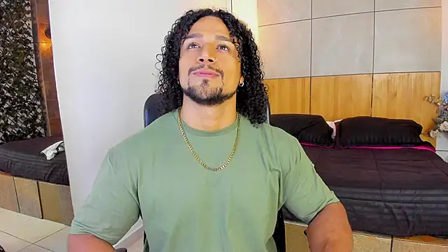 Snapshot of MikeEstevess chatting on 03-03-25, 11:35 MikeEstevess online show from 03-03-25, 11:35