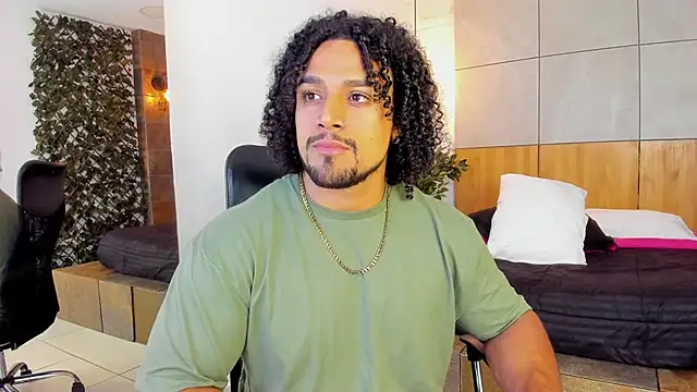 Snapshot of MikeEstevess chatting on 03-04-25, 07:30 MikeEstevess online show from 03-04-25, 07:30