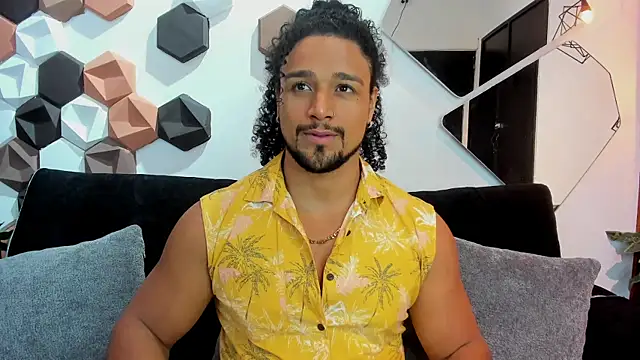 Snapshot of MikeEstevess chatting on 03-08-25, 12:30 MikeEstevess online show from 03-08-25, 12:30