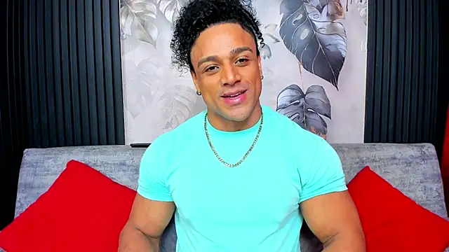 Snapshot of MikeEstevess chatting on 09-18-25, 06:04 MikeEstevess online show from 09-18-25, 06:04