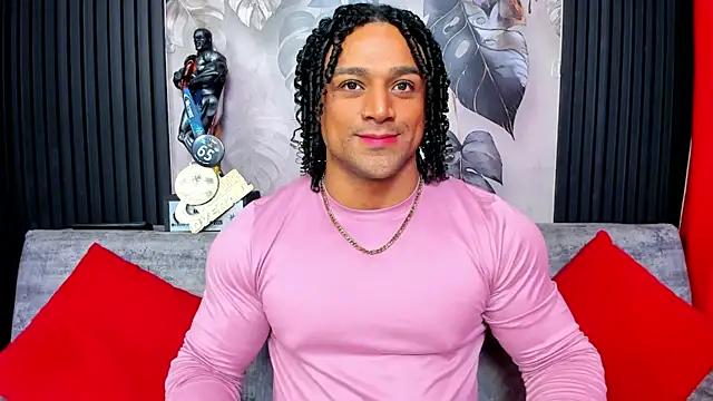 Snapshot of MikeEstevess chatting on 09-25-25, 08:18 MikeEstevess online show from 09-25-25, 08:18