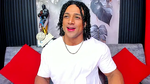 Snapshot of MikeEstevess chatting on 10-10-25, 07:18 MikeEstevess online show from 10-10-25, 07:18