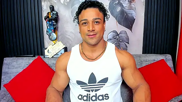 Snapshot of MikeEstevess chatting on 11-17-25, 10:32 MikeEstevess online show from 11-17-25, 10:32