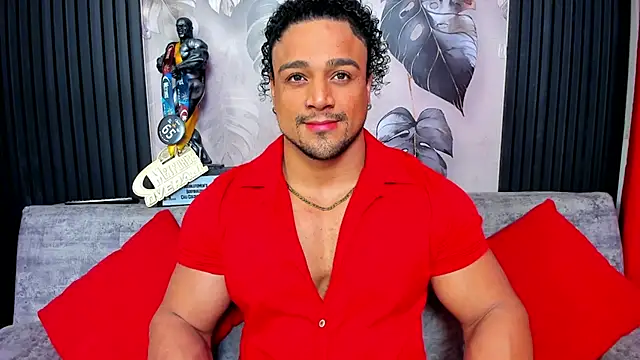 Snapshot of MikeEstevess chatting on 12-14-25, 05:24 MikeEstevess online show from 12-14-25, 05:24