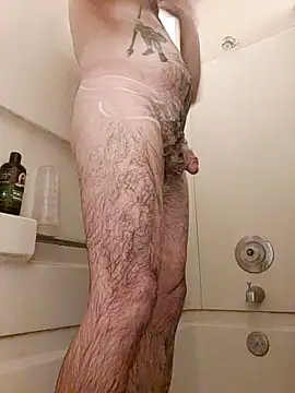 Snapshot of hungandnerdy420 chatting on 10-17-25, 07:11 hungandnerdy420 online show from 10-17-25, 07:11