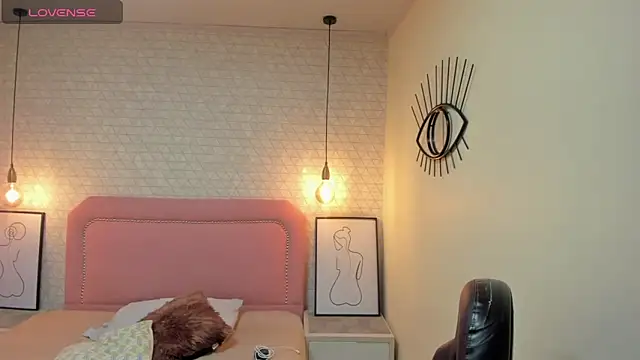 Kittytimberlake online show from 10-18-25, 12:06