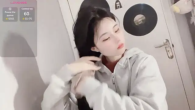 Qedgjwyz1 online show from 02-13-25, 04:22