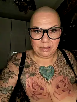 Snapshot of gepiercte_nippel chatting on 12-09-24, 02:28 gepiercte nippel online show from 12-09-24, 02:28