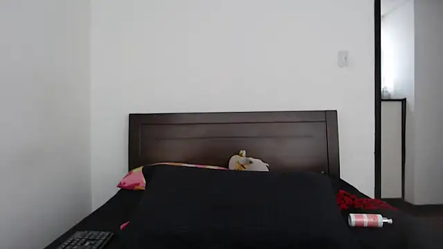 rebecca collin online show from 12-21-25, 02:57