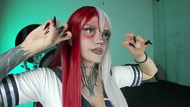 Snapshot of LilithMadness chatting on 09-25-25, 03:43 LilithMadness online show from 09-25-25, 03:43