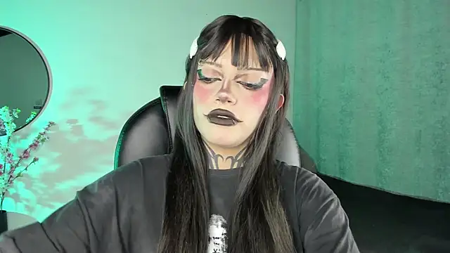 Snapshot of LilithMadness chatting on 09-26-25, 04:27 LilithMadness online show from 09-26-25, 04:27