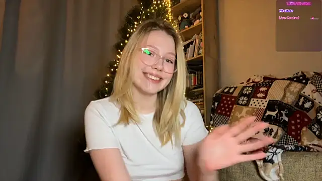 Snapshot of HoneyAudrey chatting on 12-08-24, 11:29 HoneyAudrey online show from 12-08-24, 11:29