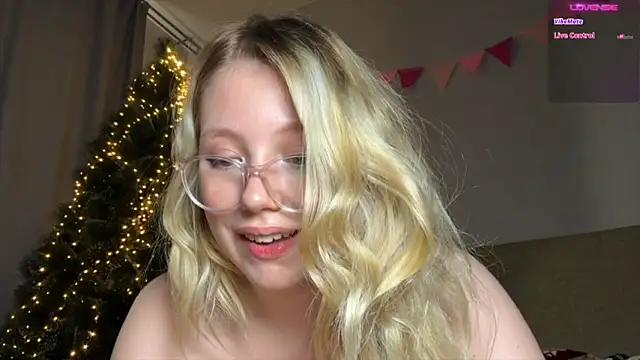 Snapshot of HoneyAudrey chatting on 12-27-24, 06:24 HoneyAudrey online show from 12-27-24, 06:24