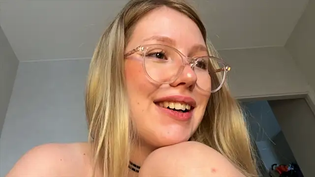 Snapshot of HoneyAudrey chatting on 01-09-25, 03:26 HoneyAudrey online show from 01-09-25, 03:26