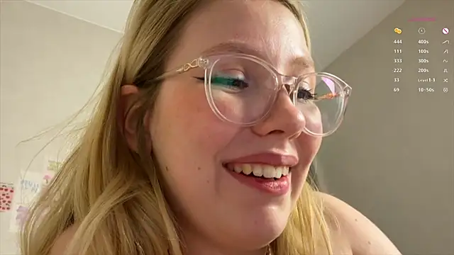 Snapshot of HoneyAudrey chatting on 01-13-25, 01:28 HoneyAudrey online show from 01-13-25, 01:28