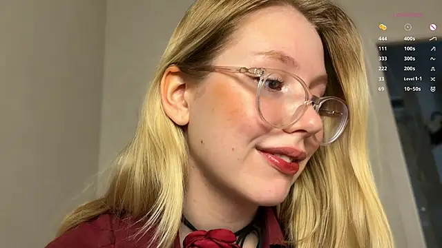 Snapshot of HoneyAudrey chatting on 02-11-25, 02:25 HoneyAudrey online show from 02-11-25, 02:25