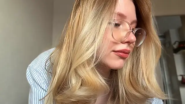 Snapshot of HoneyAudrey chatting on 02-28-25, 03:48 HoneyAudrey online show from 02-28-25, 03:48