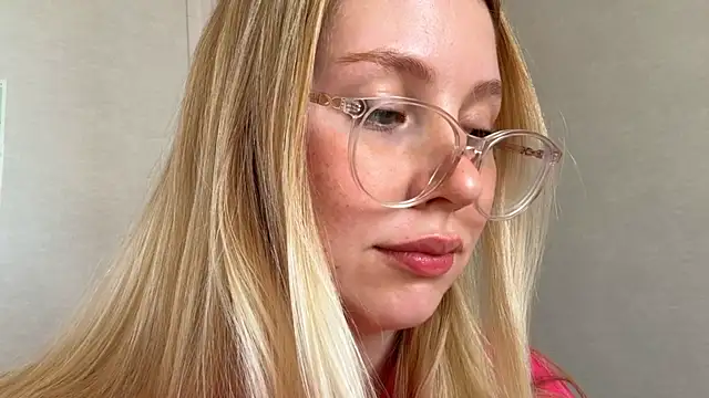 Snapshot of HoneyAudrey chatting on 09-09-25, 03:28 HoneyAudrey online show from 09-09-25, 03:28