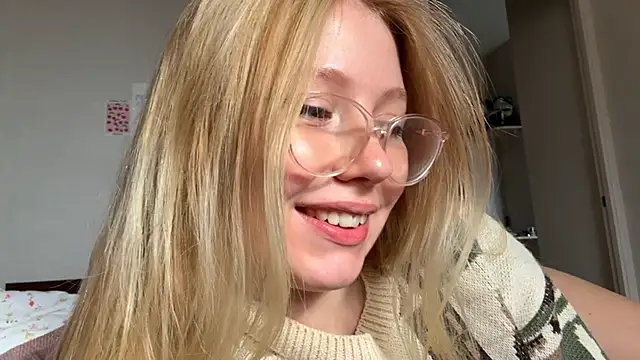 Snapshot of HoneyAudrey chatting on 09-14-25, 02:33 HoneyAudrey online show from 09-14-25, 02:33