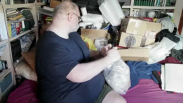 hadeszeuss2 online show from 02-14-25, 03:15