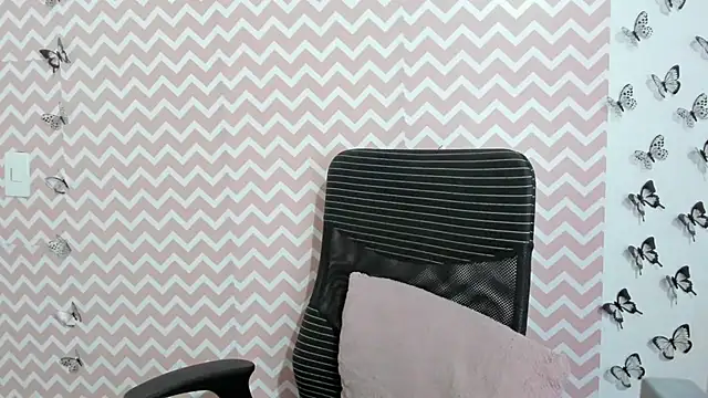 Snapshot of Amie_Adams82_ chatting on 02-07-25, 10:41 Amie Adams82 online show from 02-07-25, 10:41