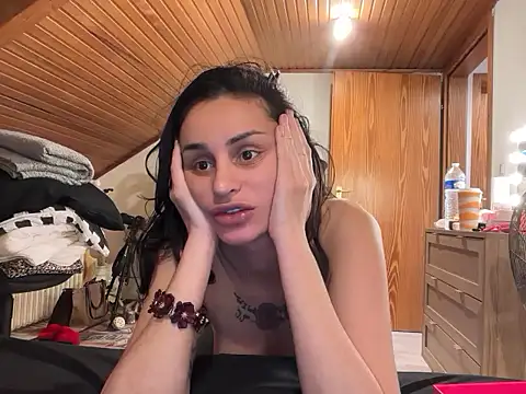 Snapshot of JeSuisUnTapin chatting on 10-28-25, 08:44 JeSuisUnTapin online show from 10-28-25, 08:44