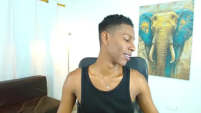 maiki18  online show from 11-25-25, 08:42