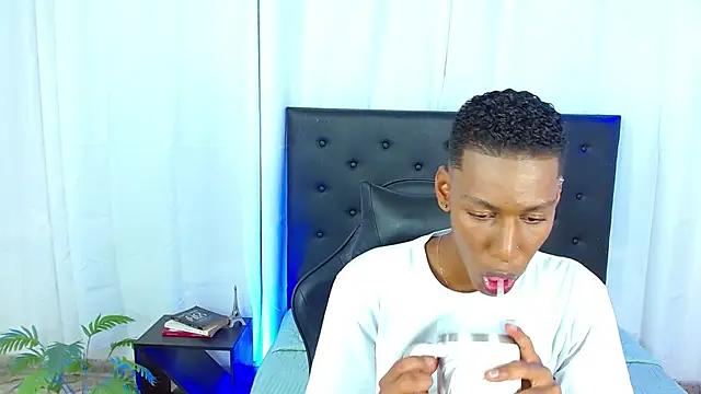 maiki18  online show from 03-04-26, 08:48