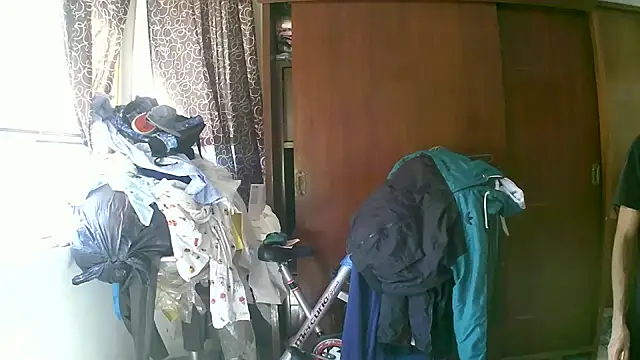 Snapshot of jperezofficial1 chatting on 10-27-25, 05:06 jperezofficial1 online show from 10-27-25, 05:06