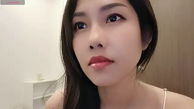 Snapshot of Sugar2k5 chatting on 11-30-25, 07:56 Sugar2k5 online show from 11-30-25, 07:56