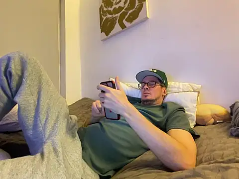 Snowbunnydilf online show from 12-19-25, 04:58