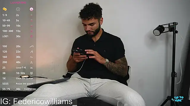 Snapshot of Derek_w chatting on 01-18-25, 11:00 Derek w online show from 01-18-25, 11:00